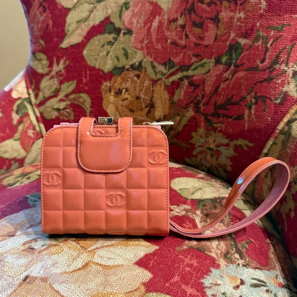 Rare CHANEL Luxurious Pink Quilted CC Patent Leather Bag Wristlet Vtg ⭐️⭐️⭐️⭐️⭐️